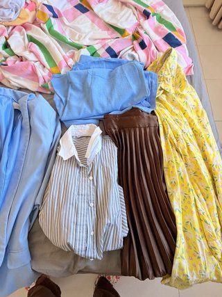 Ropa de mujer con estampado floral y azul