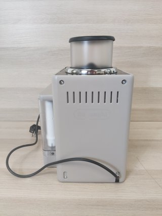 Cafetera DeLonghi Rivelia Superautomática