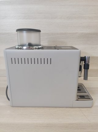 Cafetera DeLonghi Rivelia Superautomática