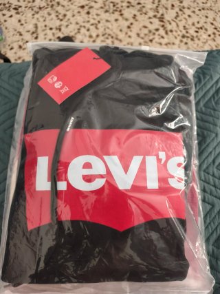 Sudadera Levi's Negra y Roja