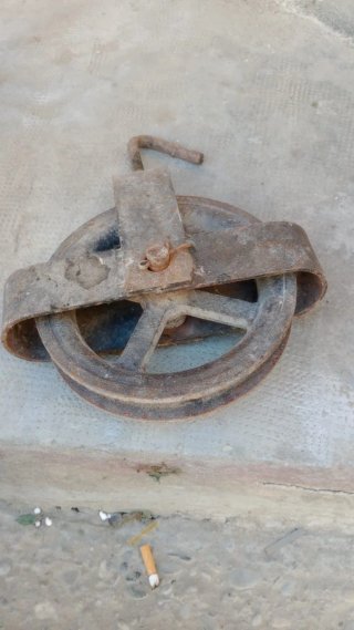 Tetera antigua decorada con gemas