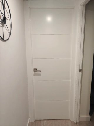 Manillas de puerta plateadas. 5 juegos