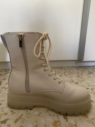 Botas Stradivarius crema