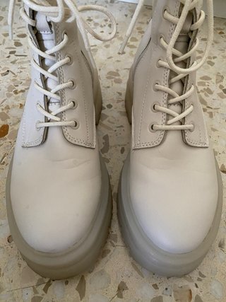 Botas Stradivarius crema
