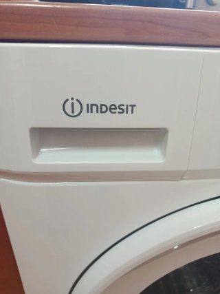 Máquina de Lavar Indesit 7kg - 1200 RPM