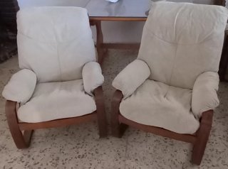 2 Butacas de tela y madera color beige