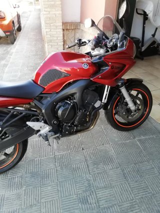 Yamaha Fazer6 Sportbike Roja y Negra