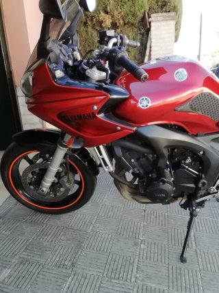 Yamaha Fazer6 Sportbike Roja y Negra