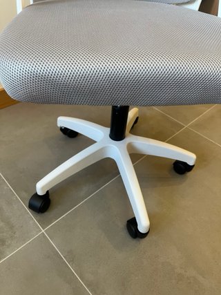Silla de escritorio ergonómica gris