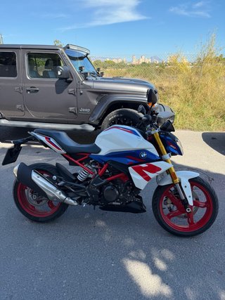 BMW G 310 R deportiva