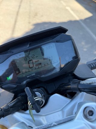 BMW G 310 R deportiva