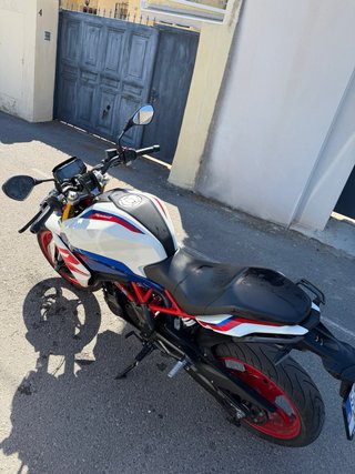 BMW G 310 R deportiva