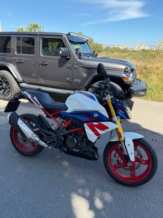 BMW G 310 R deportiva