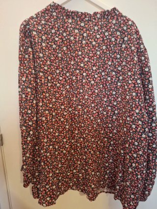 Blusa Kiabi flores manga larga