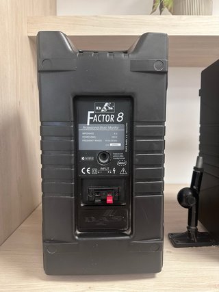 4 Altavoces DAS Factor 8 con soportes