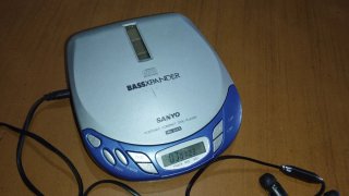 Reproductor CD Sanyo BassXpander Portátil