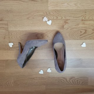 Zapatos de tacón taupe