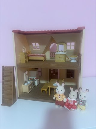 Casa Sylvanian Families con muñecos y accesorios