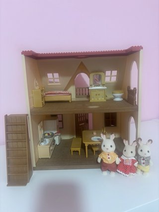 Casa Sylvanian Families con muñecos y accesorios