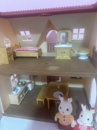 Casa Sylvanian Families con muñecos y accesorios