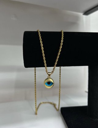 Cadena dorada con colgante ojo azul