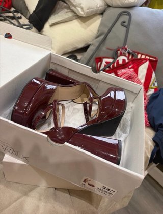 Tacchi bordeaux in vernice con piattaforma