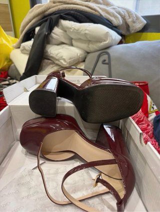 Tacchi bordeaux in vernice con piattaforma