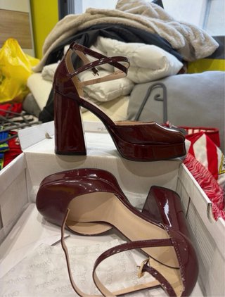 Tacchi bordeaux in vernice con piattaforma