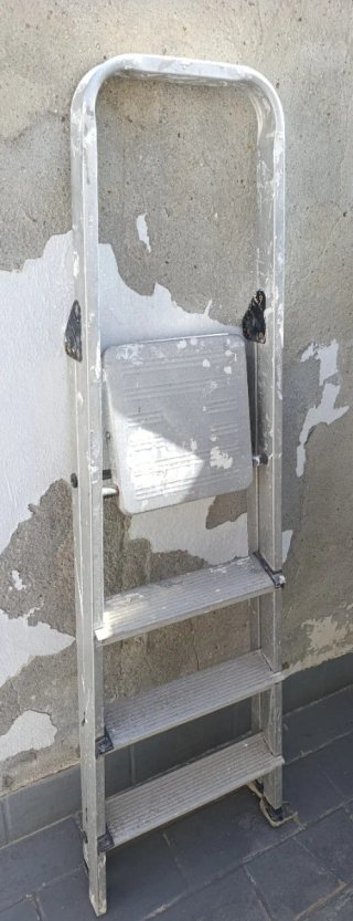 Escalera aluminio 4 peldaños