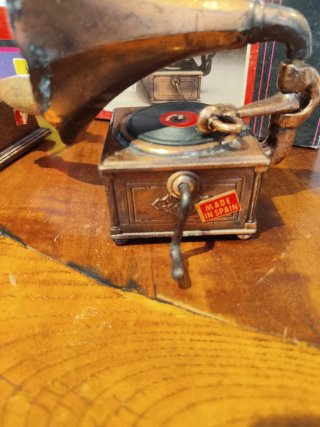 Miniatura gramófono decorativo