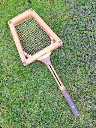 Raqueta antigua madera con tensor