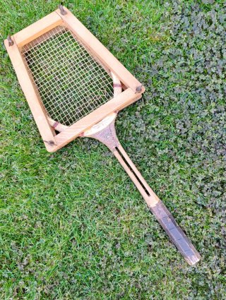 Raqueta antigua madera con tensor