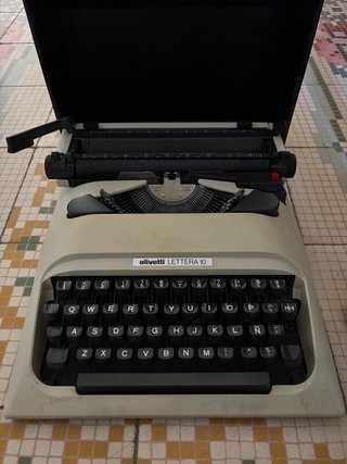 Máquina de escribir Olivetti Lettera 10