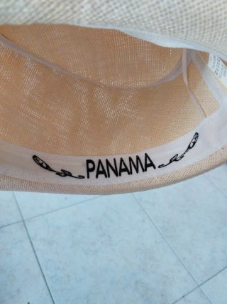Sombrero de paja beige con banda marrón