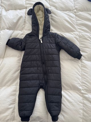 Buzo para bebé negro con capucha