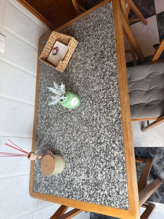 Mesa de cocina madera y piedra