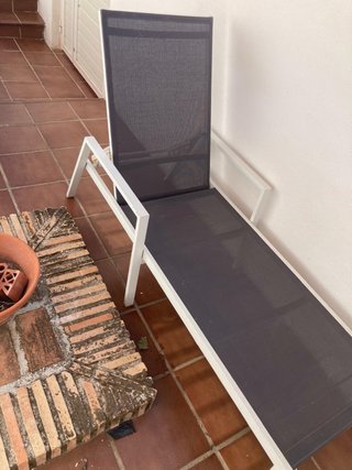 1 Tumbonas de terraza gris y blanca