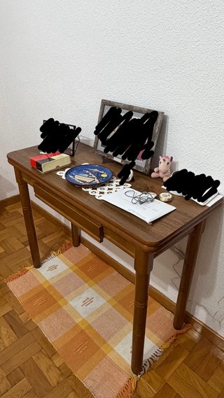 Mesa auxiliar de madera