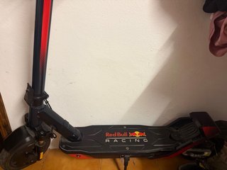 Patinete Eléctrico Red Bull Racing