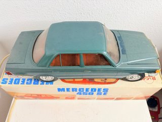 Mercedes 450 SE Diplomático Rico Verde Metalizado