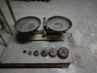 Balanza antigua de dos platos