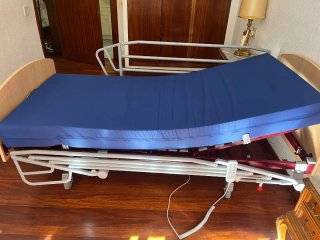 Cama articulada hospitalaria-geriatría y colchon