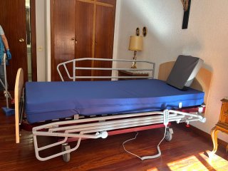 Cama articulada hospitalaria-geriatría y colchon