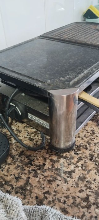 Plancha de piedra con 7 sartenes para queso