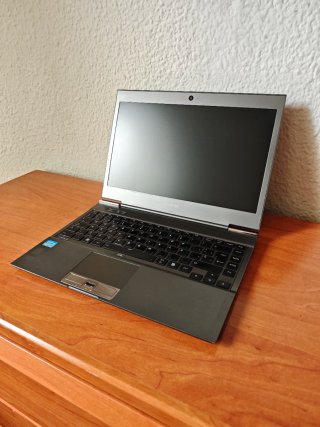 Portátil Toshiba i7 12GB 256GB SSD