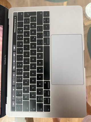 MacBook Pro 13 2017 i7 / 16GB / Touch Bar