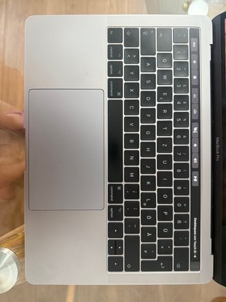 MacBook Pro 13 2017 i7 / 16GB / Touch Bar