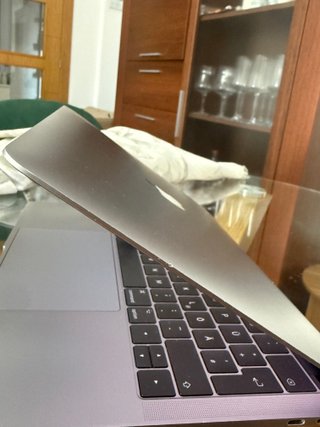 MacBook Pro 13 2017 i7 / 16GB / Touch Bar