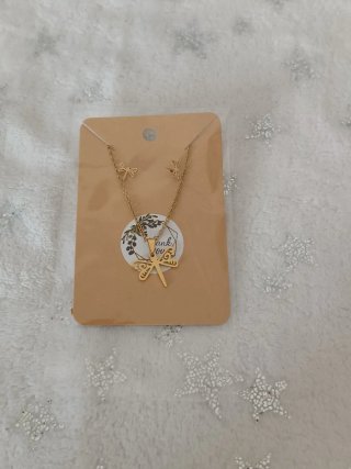 Collar y pendientes de libélula dorados