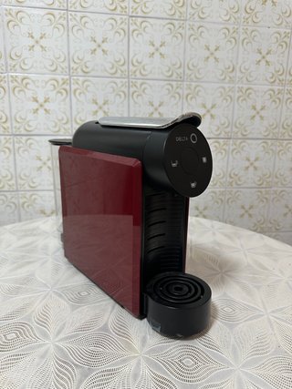 Cafetera Delta Negra y Roja